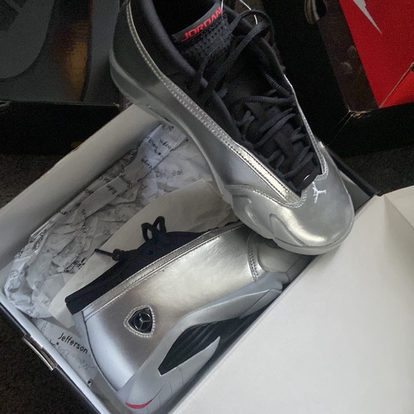 Size 9.5 women's matalic retro 14s - Picture 3 of 3